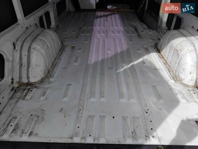 Белый Мерседес Sprinter, объемом двигателя 2.15 л и пробегом 256 тыс. км за 8000 $, фото 85 на Automoto.ua