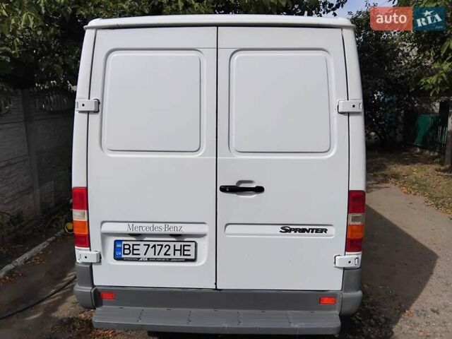 Белый Мерседес Sprinter, объемом двигателя 2.15 л и пробегом 256 тыс. км за 8000 $, фото 74 на Automoto.ua