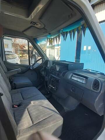 Белый Мерседес Sprinter, объемом двигателя 2.69 л и пробегом 600 тыс. км за 13000 $, фото 4 на Automoto.ua