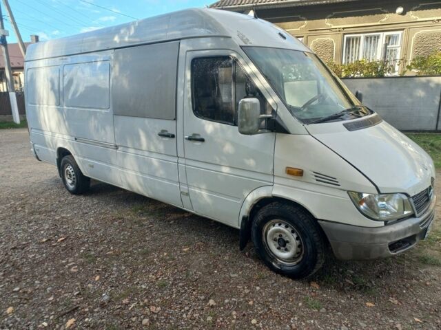 Белый Мерседес Sprinter, объемом двигателя 0 л и пробегом 890 тыс. км за 3300 $, фото 3 на Automoto.ua