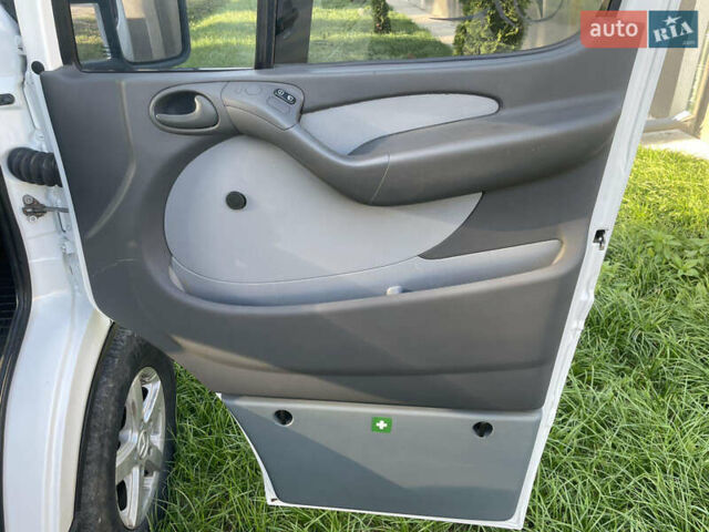 Белый Мерседес Sprinter, объемом двигателя 2.15 л и пробегом 559 тыс. км за 8200 $, фото 15 на Automoto.ua