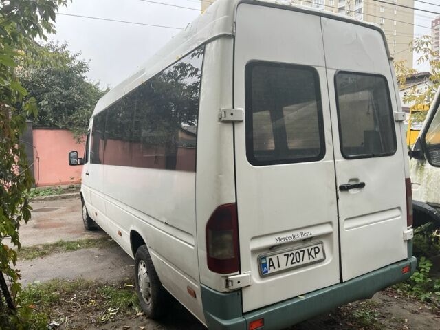 Белый Мерседес Sprinter, объемом двигателя 2.1 л и пробегом 380 тыс. км за 4500 $, фото 2 на Automoto.ua