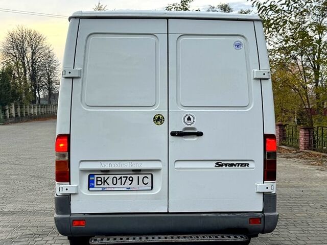 Белый Мерседес Sprinter, объемом двигателя 2.1 л и пробегом 509 тыс. км за 6500 $, фото 5 на Automoto.ua