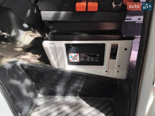 Белый Мерседес Sprinter, объемом двигателя 2.15 л и пробегом 256 тыс. км за 8000 $, фото 53 на Automoto.ua