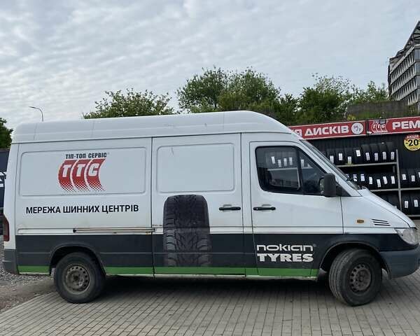 Белый Мерседес Sprinter, объемом двигателя 0 л и пробегом 614 тыс. км за 4400 $, фото 3 на Automoto.ua