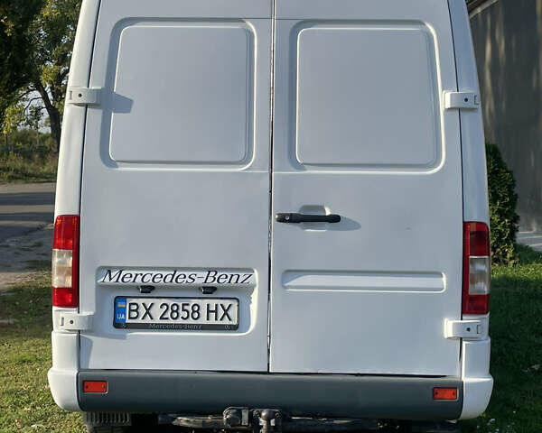 Белый Мерседес Sprinter, объемом двигателя 2.15 л и пробегом 559 тыс. км за 8200 $, фото 4 на Automoto.ua
