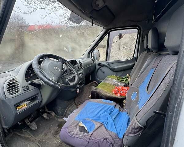 Белый Мерседес Sprinter, объемом двигателя 2.2 л и пробегом 780 тыс. км за 4000 $, фото 7 на Automoto.ua