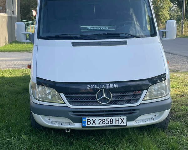 Белый Мерседес Sprinter, объемом двигателя 2.15 л и пробегом 559 тыс. км за 8200 $, фото 2 на Automoto.ua