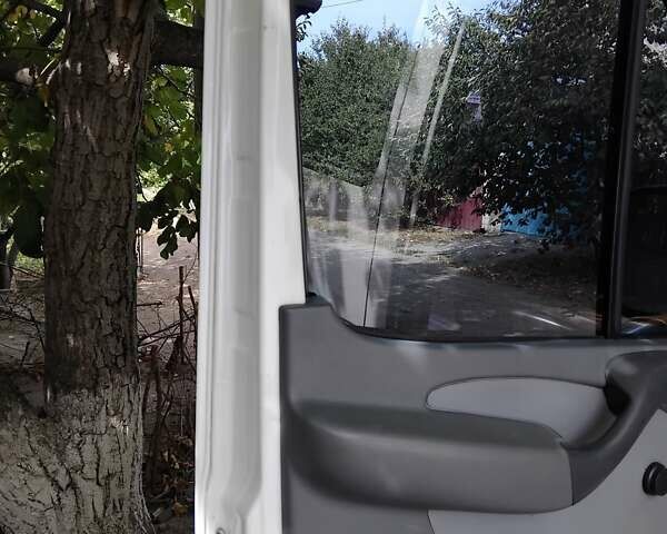 Белый Мерседес Sprinter, объемом двигателя 2.15 л и пробегом 256 тыс. км за 8000 $, фото 55 на Automoto.ua