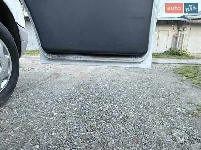 Мерседес Sprinter 2001 в Хмельницком на Automoto.ua Белый Мерседес Sprinter, объемом двигателя 2.7 л и пробегом 451 тыс. км за 7999 $, фото 28 на Automoto.ua