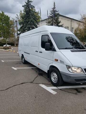 Белый Мерседес Sprinter, объемом двигателя 2.15 л и пробегом 217 тыс. км за 11500 $, фото 4 на Automoto.ua