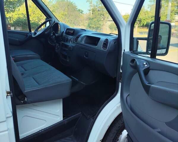 Белый Мерседес Sprinter, объемом двигателя 2.69 л и пробегом 721 тыс. км за 10900 $, фото 7 на Automoto.ua