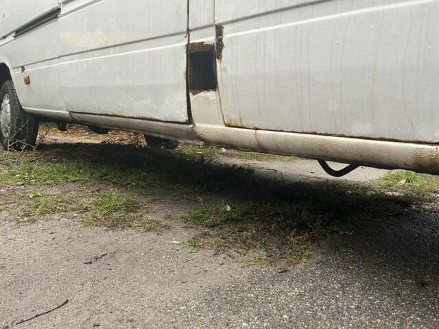 Белый Мерседес Sprinter, объемом двигателя 2.1 л и пробегом 380 тыс. км за 4500 $, фото 5 на Automoto.ua