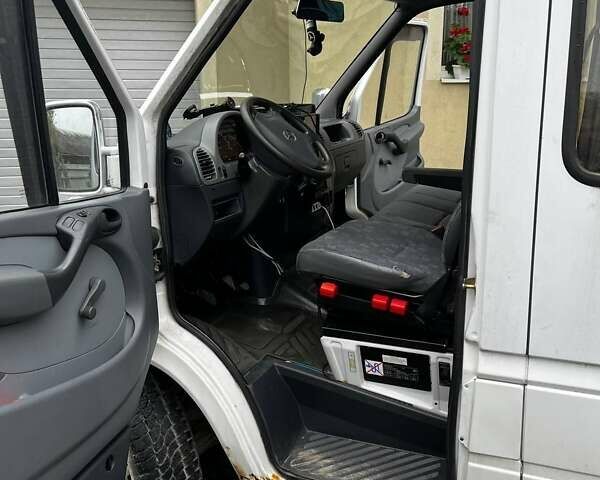 Белый Мерседес Sprinter, объемом двигателя 2.1 л и пробегом 328 тыс. км за 7199 $, фото 11 на Automoto.ua