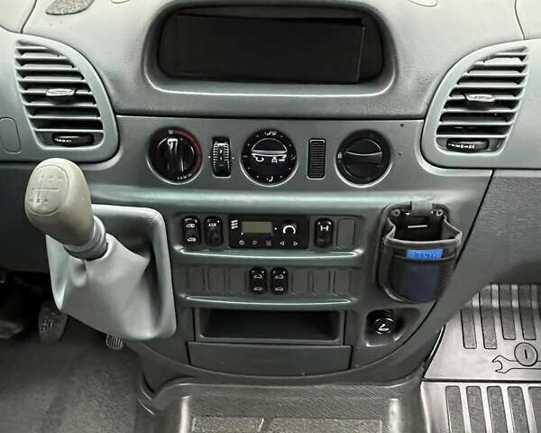 Белый Мерседес Sprinter, объемом двигателя 2.7 л и пробегом 102 тыс. км за 23900 $, фото 8 на Automoto.ua