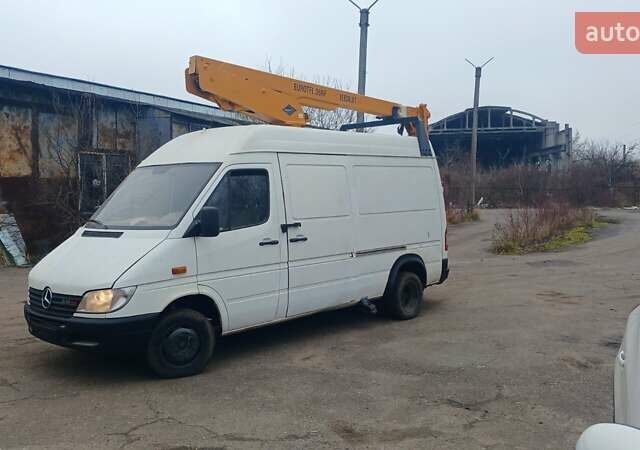 Белый Мерседес Sprinter, объемом двигателя 0 л и пробегом 999 тыс. км за 12500 $, фото 3 на Automoto.ua