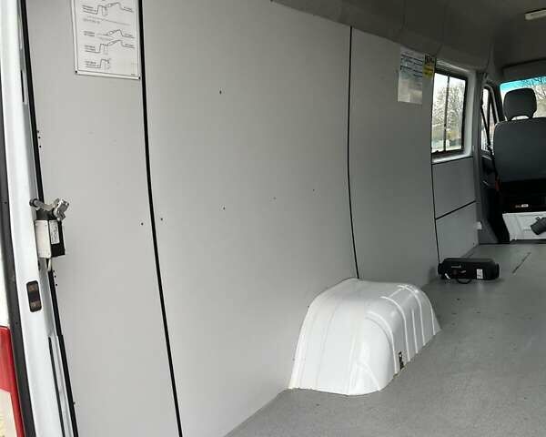 Белый Мерседес Sprinter, объемом двигателя 2.7 л и пробегом 102 тыс. км за 23900 $, фото 4 на Automoto.ua