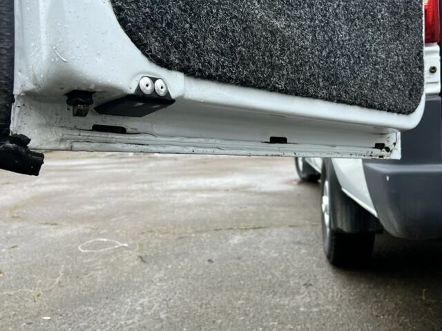 Белый Мерседес Sprinter, объемом двигателя 2.7 л и пробегом 900 тыс. км за 10000 $, фото 5 на Automoto.ua