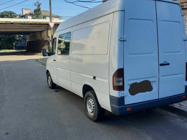 Белый Мерседес Sprinter, объемом двигателя 2.2 л и пробегом 318 тыс. км за 8950 $, фото 2 на Automoto.ua