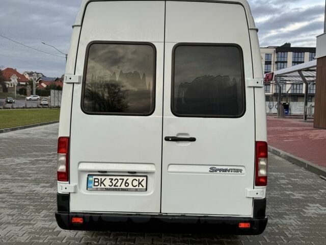 Белый Мерседес Sprinter, объемом двигателя 2.2 л и пробегом 360 тыс. км за 9399 $, фото 4 на Automoto.ua
