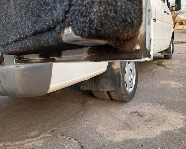 Белый Мерседес Sprinter, объемом двигателя 2.7 л и пробегом 757 тыс. км за 13400 $, фото 28 на Automoto.ua