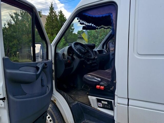 Белый Мерседес Sprinter, объемом двигателя 2.1 л и пробегом 700 тыс. км за 7500 $, фото 3 на Automoto.ua