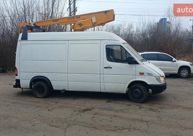 Белый Мерседес Sprinter, объемом двигателя 0 л и пробегом 999 тыс. км за 12500 $, фото 5 на Automoto.ua