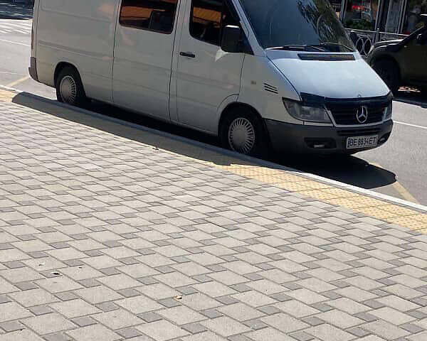 Белый Мерседес Sprinter, объемом двигателя 2.2 л и пробегом 480 тыс. км за 6200 $, фото 1 на Automoto.ua