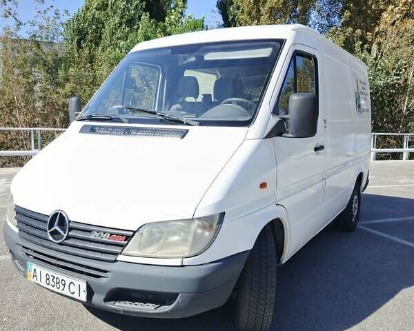 Белый Мерседес Sprinter, объемом двигателя 0 л и пробегом 320 тыс. км за 5500 $, фото 1 на Automoto.ua
