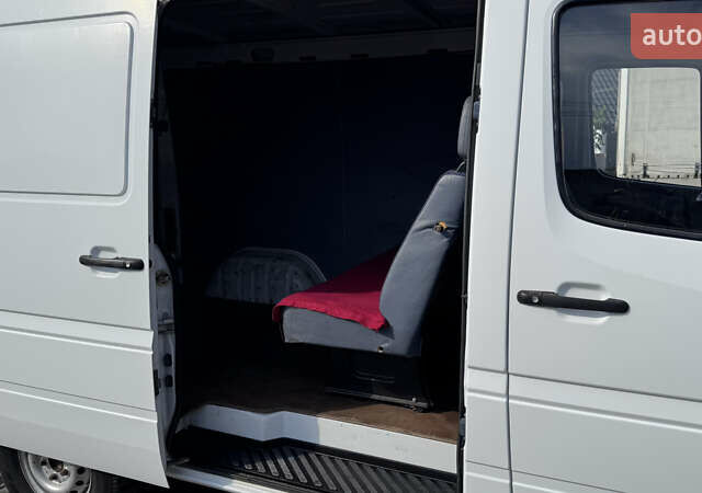 Белый Мерседес Sprinter, объемом двигателя 2.15 л и пробегом 181 тыс. км за 7000 $, фото 10 на Automoto.ua