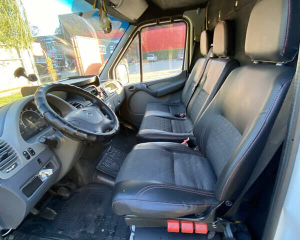 Белый Мерседес Sprinter, объемом двигателя 2.7 л и пробегом 309 тыс. км за 9200 $, фото 28 на Automoto.ua