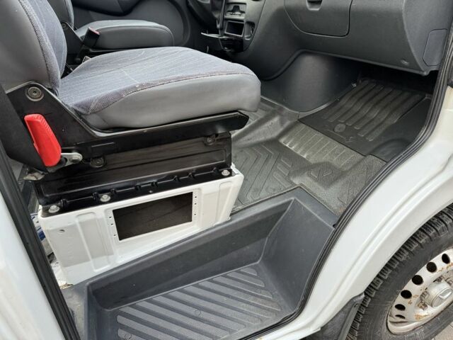 Белый Мерседес Sprinter, объемом двигателя 2.2 л и пробегом 360 тыс. км за 9399 $, фото 21 на Automoto.ua