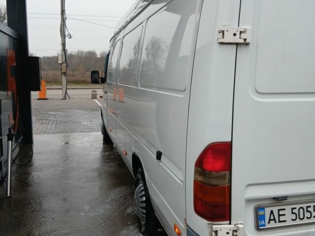 Білий Мерседес Sprinter, об'ємом двигуна 2.7 л та пробігом 425 тис. км за 10000 $, фото 4 на Automoto.ua