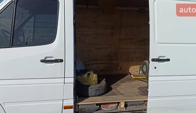 Белый Мерседес Sprinter, объемом двигателя 2.15 л и пробегом 268 тыс. км за 10500 $, фото 18 на Automoto.ua