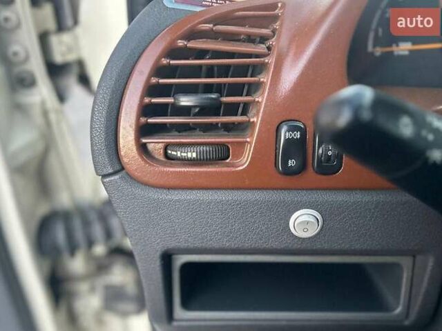 Мерседес Sprinter 2002 у Чернівцях на Automoto.ua Білий Мерседес Sprinter, об'ємом двигуна 2.15 л та пробігом 200 тис. км за 17800 $, фото 9 на Automoto.ua