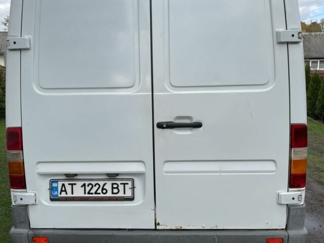 Білий Мерседес Sprinter, об'ємом двигуна 2.7 л та пробігом 830 тис. км за 7500 $, фото 4 на Automoto.ua