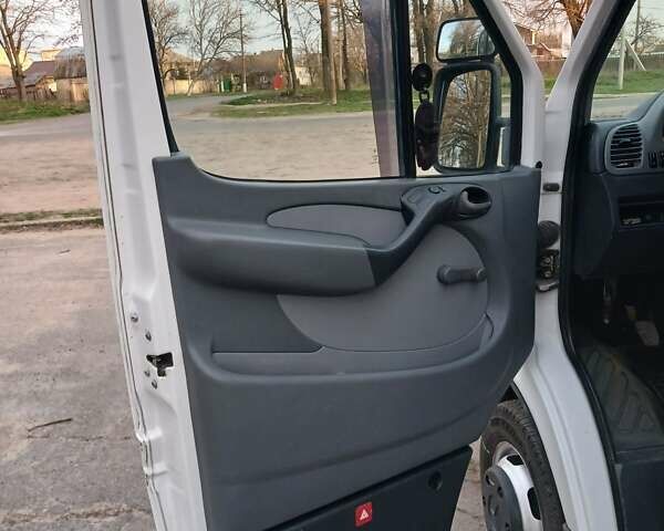 Белый Мерседес Sprinter, объемом двигателя 2.7 л и пробегом 757 тыс. км за 13400 $, фото 43 на Automoto.ua