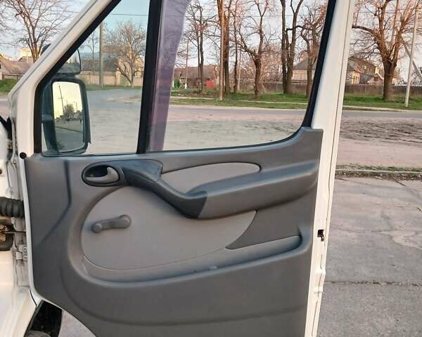 Белый Мерседес Sprinter, объемом двигателя 2.7 л и пробегом 757 тыс. км за 13400 $, фото 15 на Automoto.ua