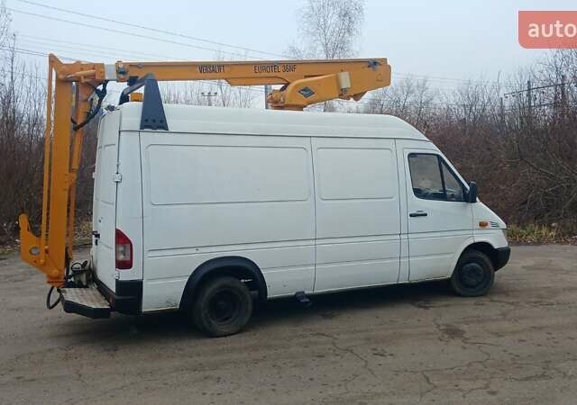 Белый Мерседес Sprinter, объемом двигателя 0 л и пробегом 999 тыс. км за 12500 $, фото 1 на Automoto.ua