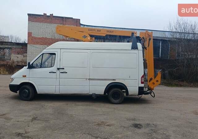 Белый Мерседес Sprinter, объемом двигателя 0 л и пробегом 999 тыс. км за 12500 $, фото 2 на Automoto.ua