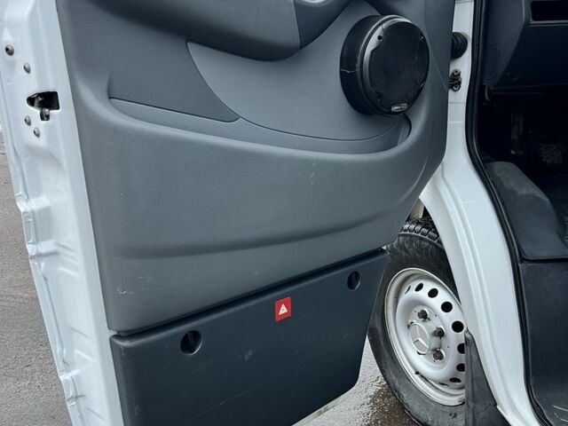 Белый Мерседес Sprinter, объемом двигателя 2.7 л и пробегом 900 тыс. км за 10000 $, фото 7 на Automoto.ua