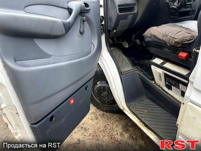 Белый Мерседес Sprinter, объемом двигателя 22 л и пробегом 472 тыс. км за 4000 $, фото 1 на Automoto.ua