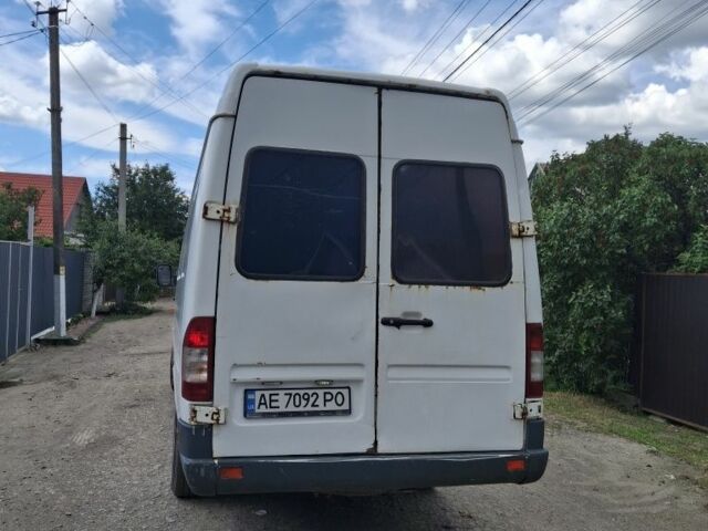 Белый Мерседес Sprinter, объемом двигателя 2.1 л и пробегом 700 тыс. км за 7500 $, фото 3 на Automoto.ua