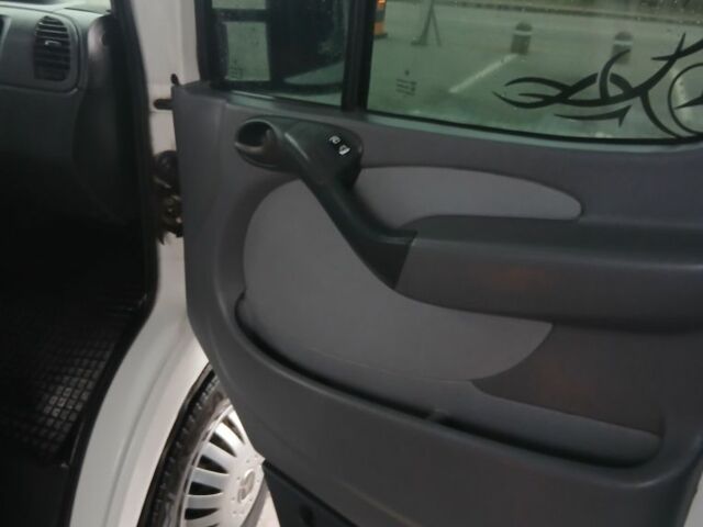 Білий Мерседес Sprinter, об'ємом двигуна 2.7 л та пробігом 425 тис. км за 10000 $, фото 9 на Automoto.ua