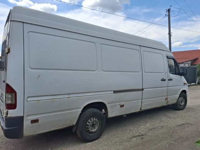 Белый Мерседес Sprinter, объемом двигателя 2.1 л и пробегом 700 тыс. км за 7500 $, фото 2 на Automoto.ua