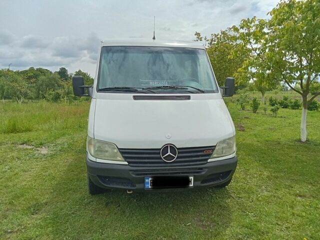 Белый Мерседес Sprinter, объемом двигателя 2.2 л и пробегом 627 тыс. км за 6800 $, фото 6 на Automoto.ua
