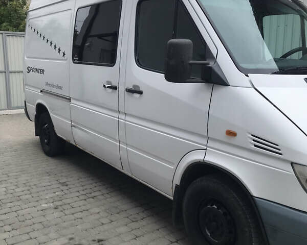Білий Мерседес Sprinter, об'ємом двигуна 2.7 л та пробігом 739 тис. км за 7200 $, фото 1 на Automoto.ua