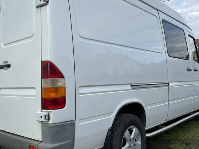 Білий Мерседес Sprinter, об'ємом двигуна 2.7 л та пробігом 830 тис. км за 7500 $, фото 3 на Automoto.ua