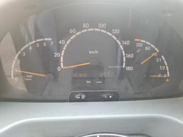 Белый Мерседес Sprinter, объемом двигателя 2.2 л и пробегом 451 тыс. км за 4000 $, фото 1 на Automoto.ua