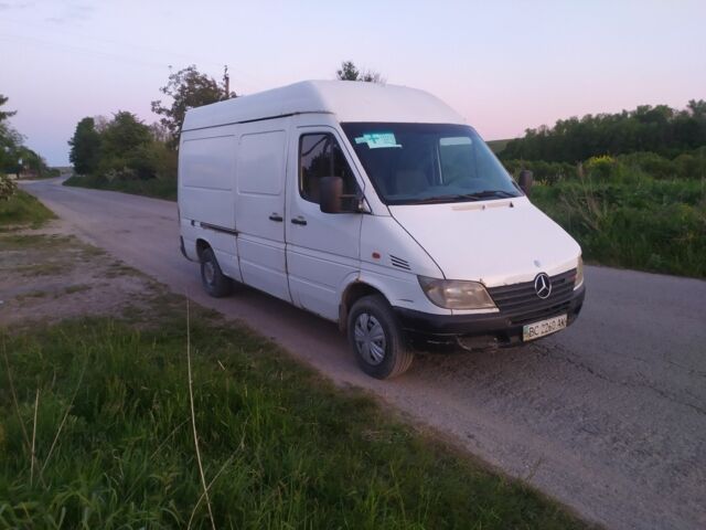Белый Мерседес Sprinter, объемом двигателя 0.22 л и пробегом 600 тыс. км за 3500 $, фото 4 на Automoto.ua